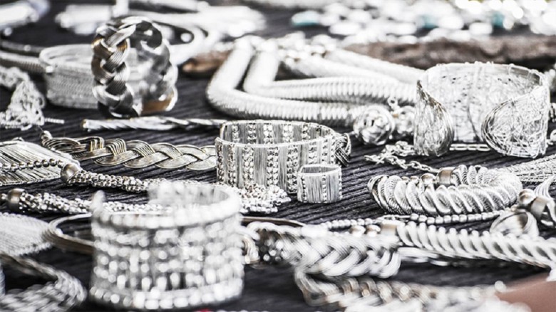 স্বর্ণের সঙ্গে কমল রুপার দামও