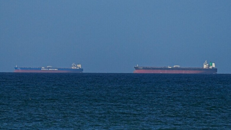 হরমুজ প্রণালি অবরোধের নির্দেশ ট্রাম্পের