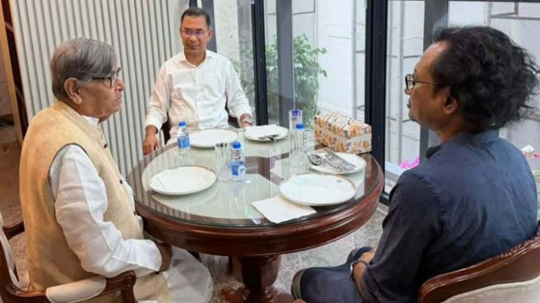 প্রধানমন্ত্রীর সঙ্গে সৌজন্য সাক্ষাৎ করেছেন অধ্যাপক আবদুল্লাহ আবু সায়ীদ