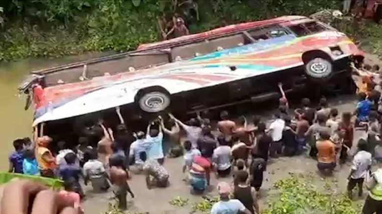 কুষ্টিয়ায় বাস-ট্রাকের সংঘর্ষ, নিহত ৫
