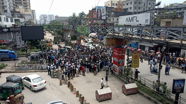 শিক্ষামন্ত্রীর পদত্যাগ দাবিতে সায়েন্স ল্যাব মোড় অব...
