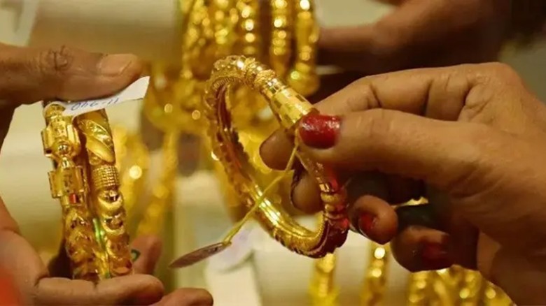 আজ ফের বাড়ল স্বর্ণের দাম, ভরিতে কত?
