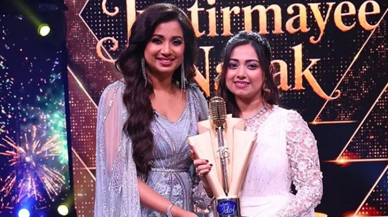ইন্ডিয়ান আইডলের ট্রফি জিতলেন জ্যোতির্ময়ী...