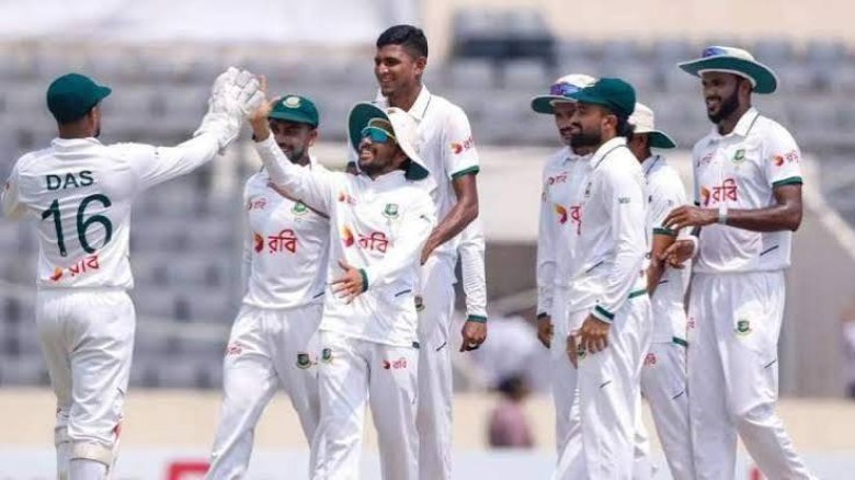অস্ট্রেলিয়ার বিপক্ষে প্রথম টেস্টের দল ঘোষণা